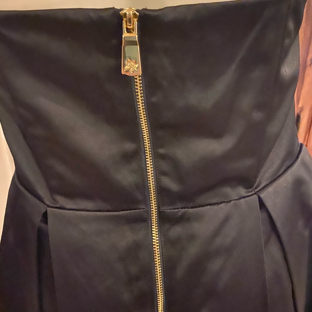 Gorgeous formal dress w bow that can be adjusted - Picture 3 of 4